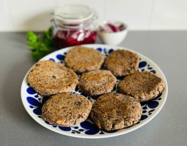 Bönburgare på svarta bönor med quinoa